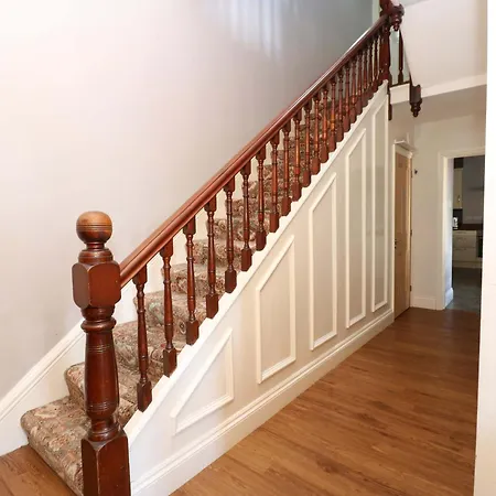 Semesterbostad Fern Lee *